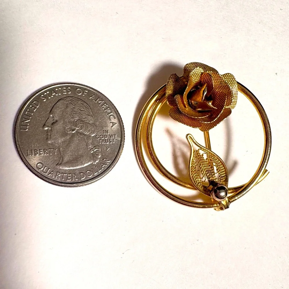 Sarah Coventry Gold tone vintage Floral Brooch